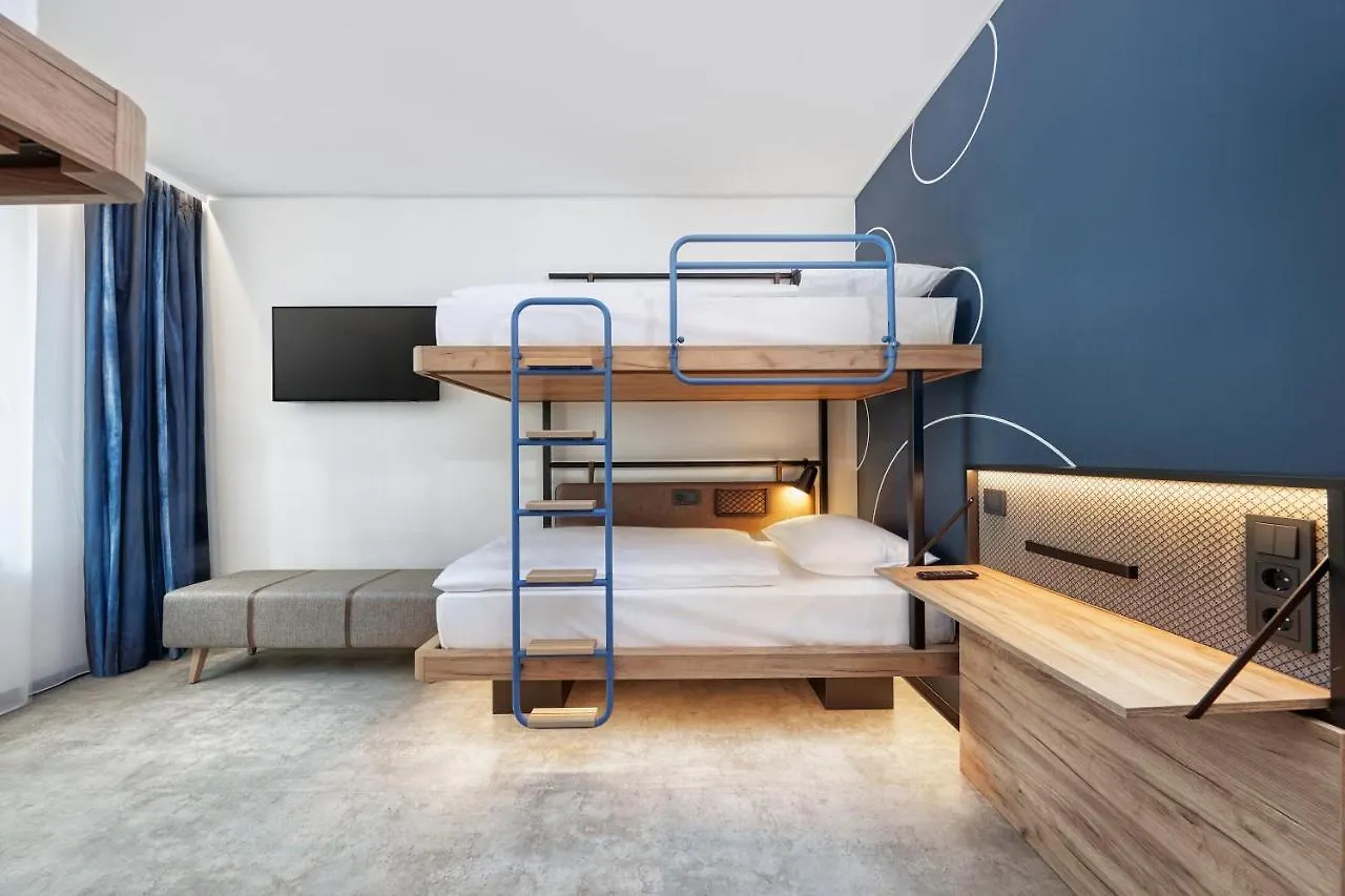 ***  H2 Hotel Duesseldorf City Almanya